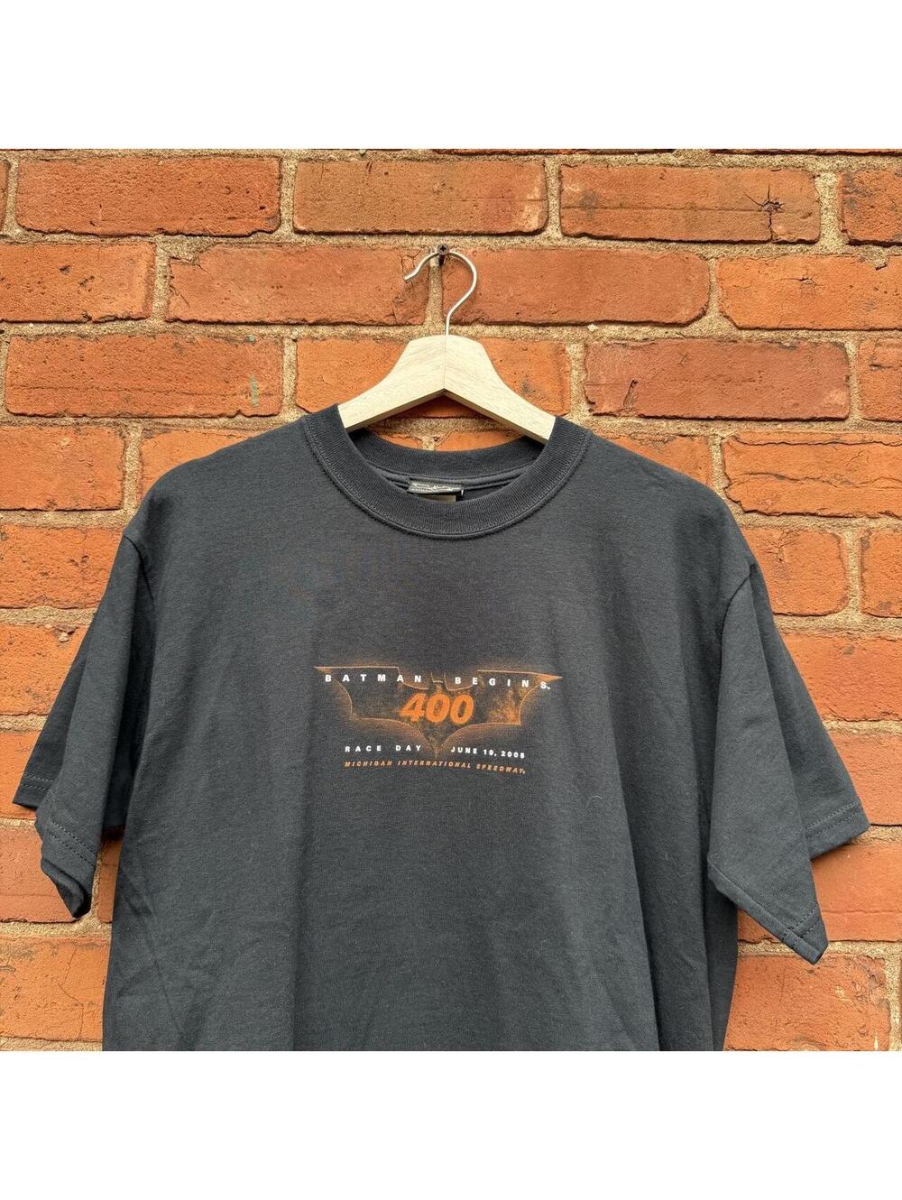 Vintage Batman begins 400 race day t shirt 2005 M
